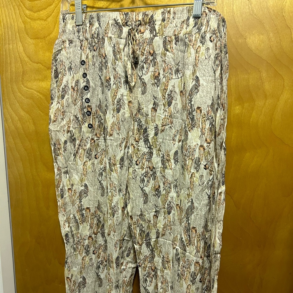 NWT American Rag feather pants with pockets